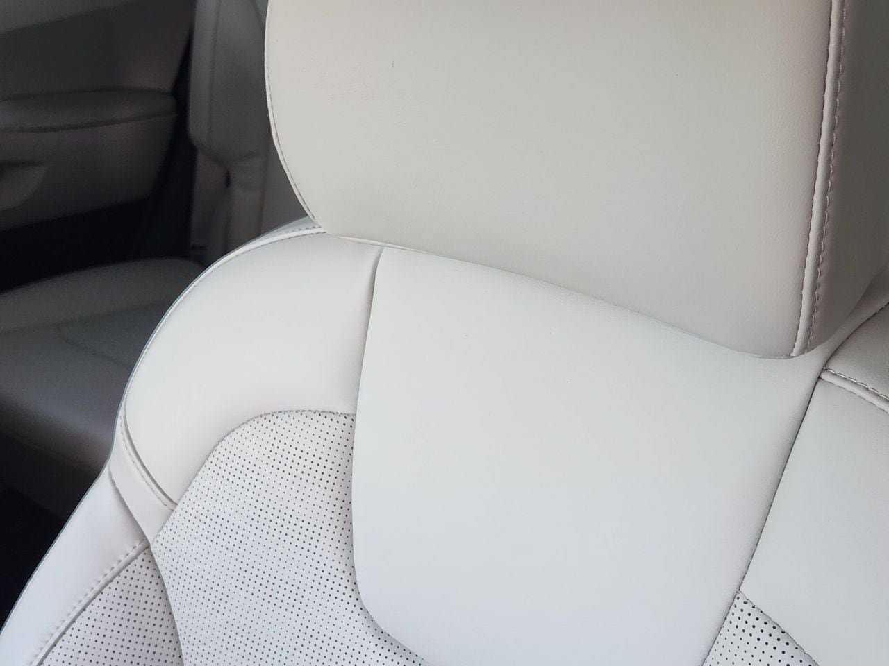 Used 2025 Kia Sorento S FWD image 14