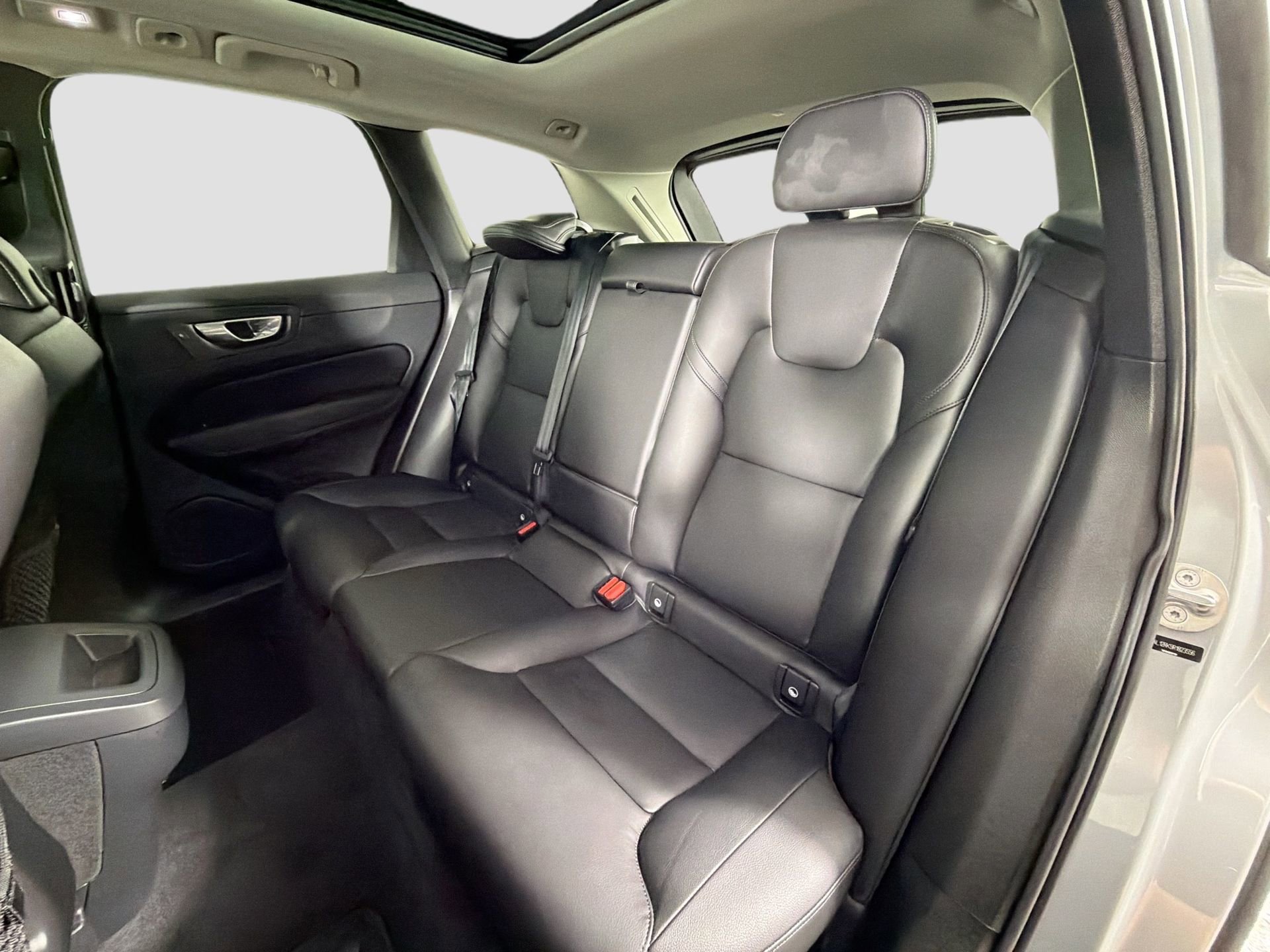 Certified 2024 Volvo XC60 B5 Core AWD/4WD image 25