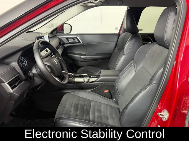 Used 2025 Mitsubishi Outlander AWD image 14