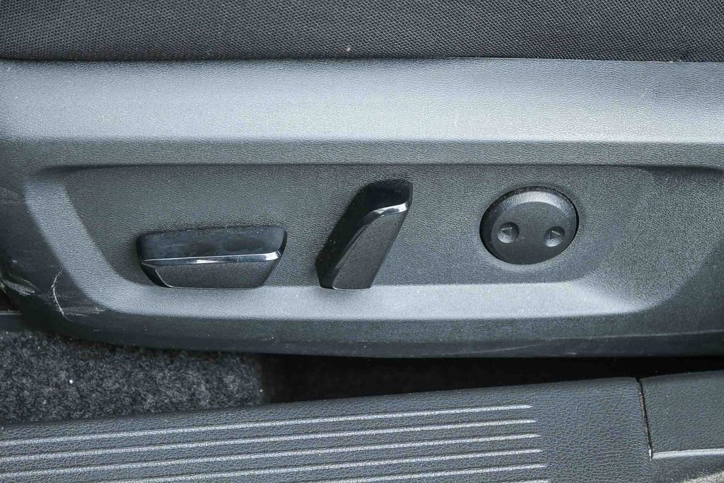 Used 2025 Nissan Rogue SV FWD image 27