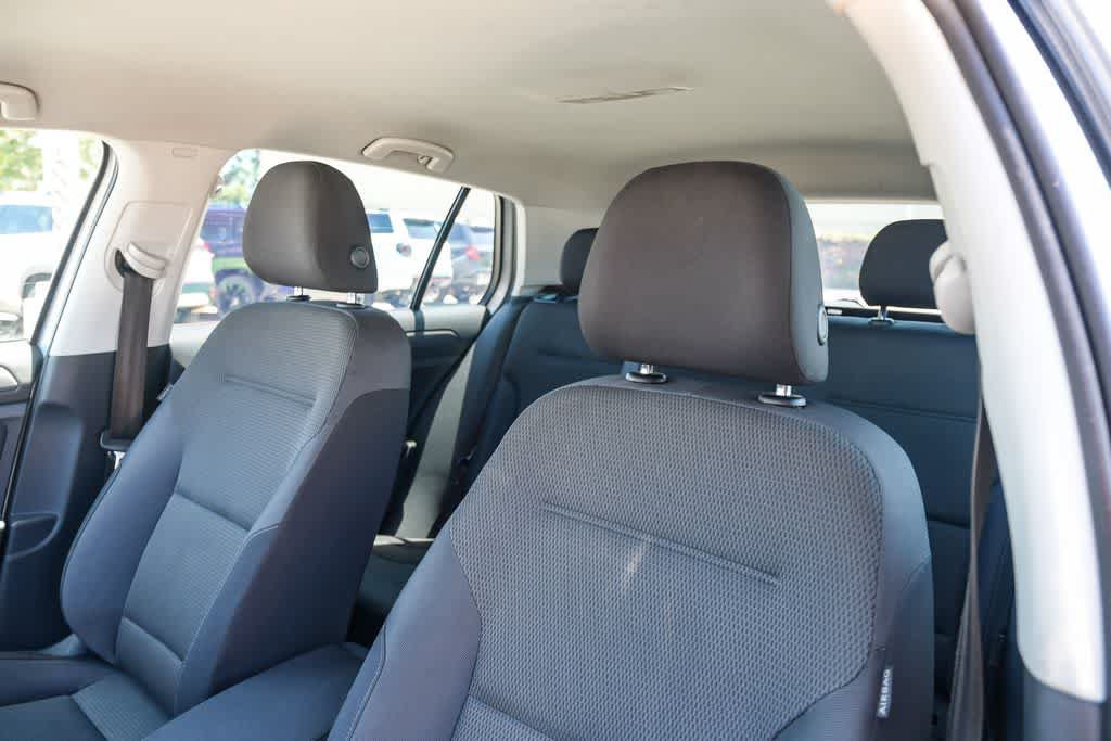 Used 2019 Volkswagen e-Golf SE FWD image 17