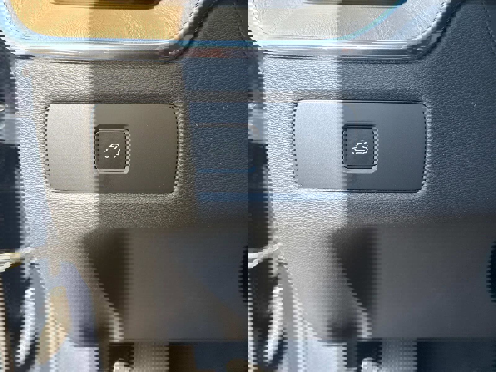 New 2026 Volvo XC60 B5 Plus w/ Climate Package image 31