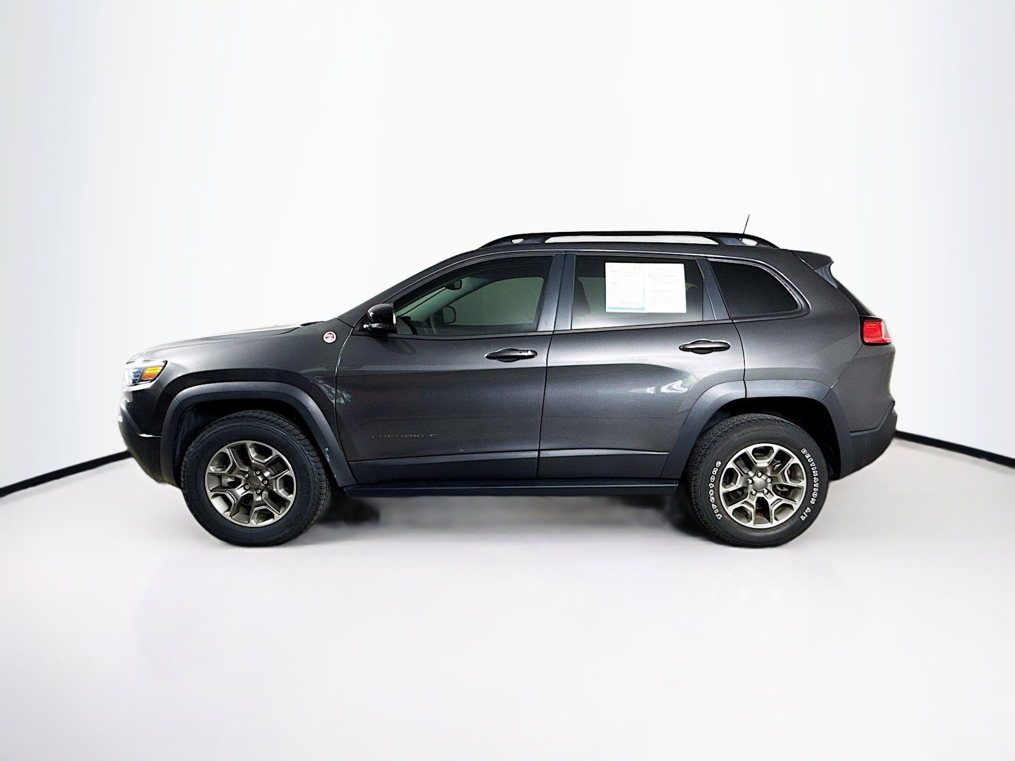 Used 2022 Jeep Cherokee Trailhawk AWD/4WD image 7