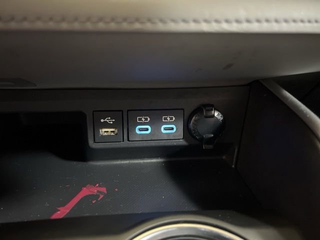 Used 2022 Toyota Highlander XLE AWD/4WD image 34