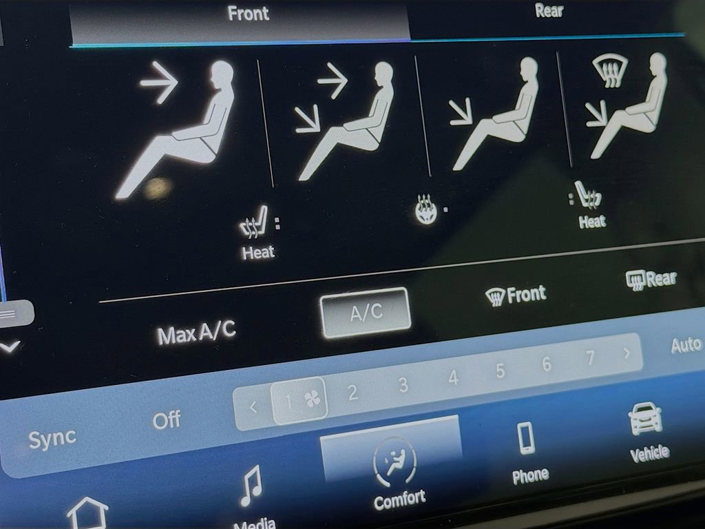 Used 2024 Chrysler Pacifica Touring-L image 23