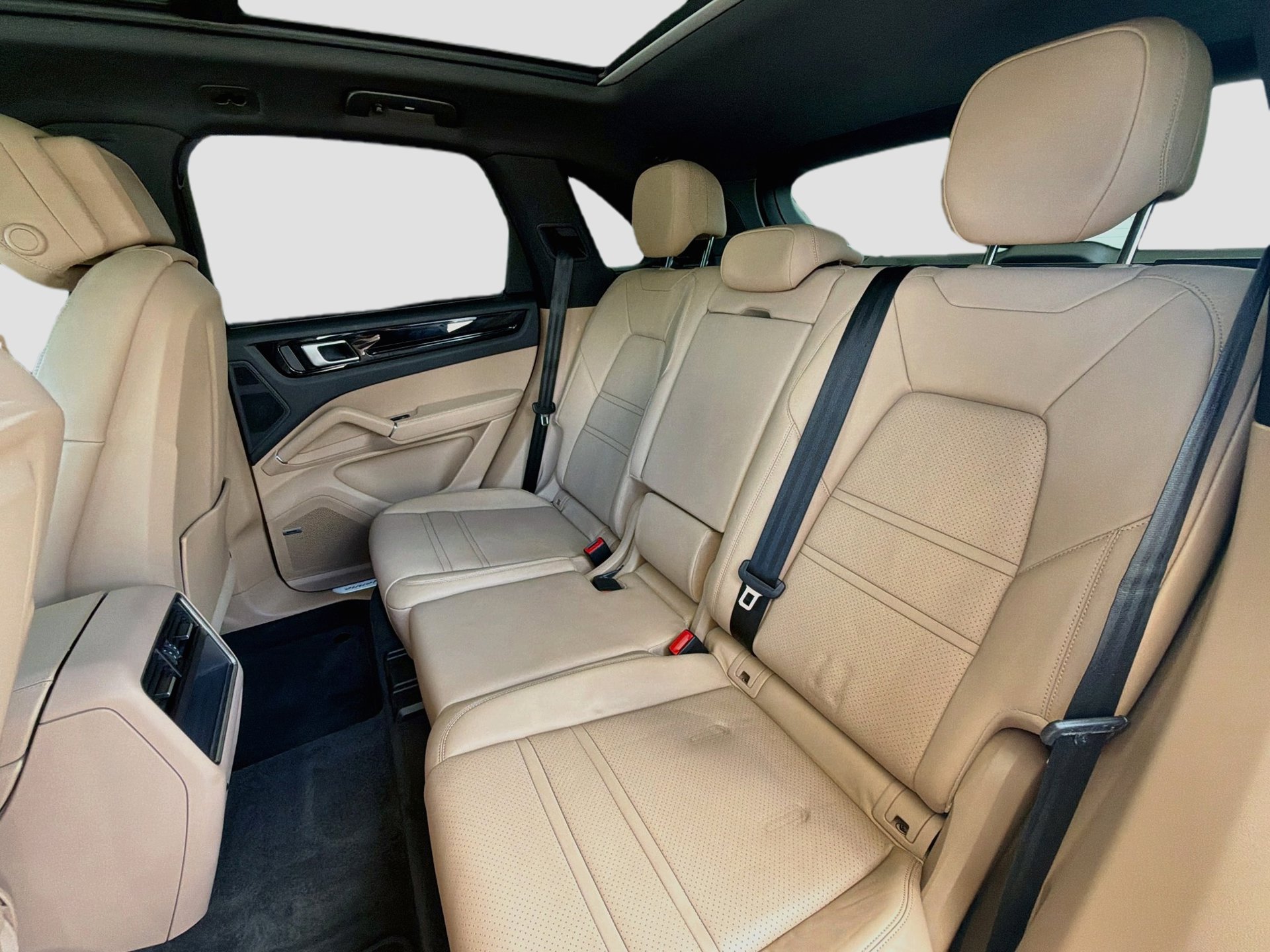 Used 2022 Porsche Cayenne AWD/4WD image 20