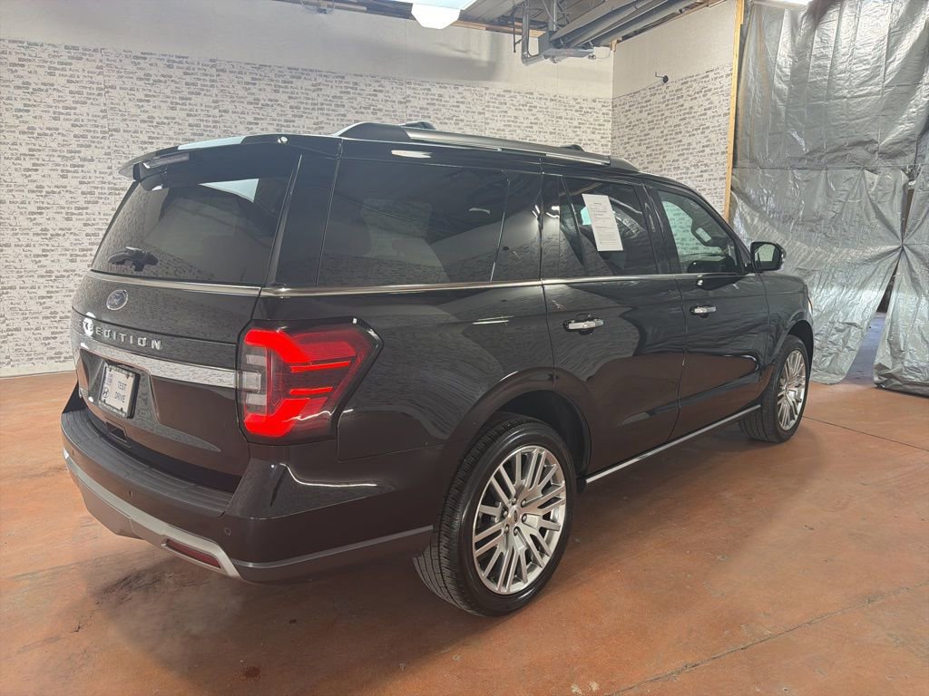 Used 2024 Ford Expedition Limited image 7