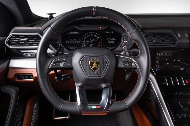 Used 2022 Lamborghini Urus AWD/4WD image 39