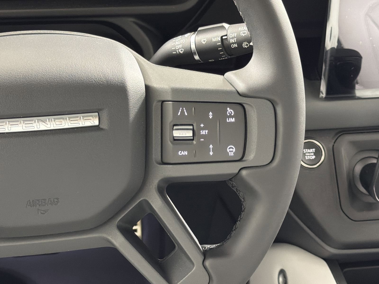 New 2025 Land Rover Defender 130 X-Dynamic SE image 13