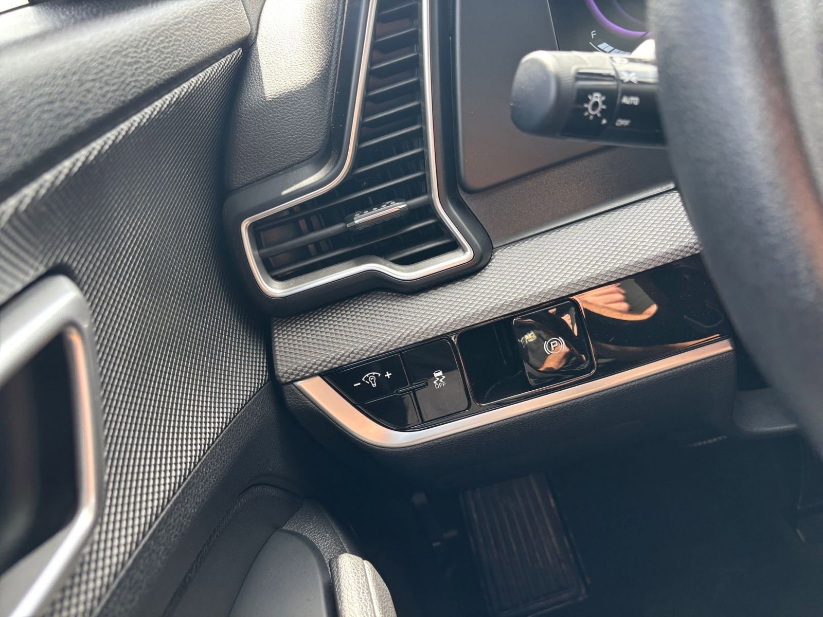 Used 2025 Kia Sportage LX image 33