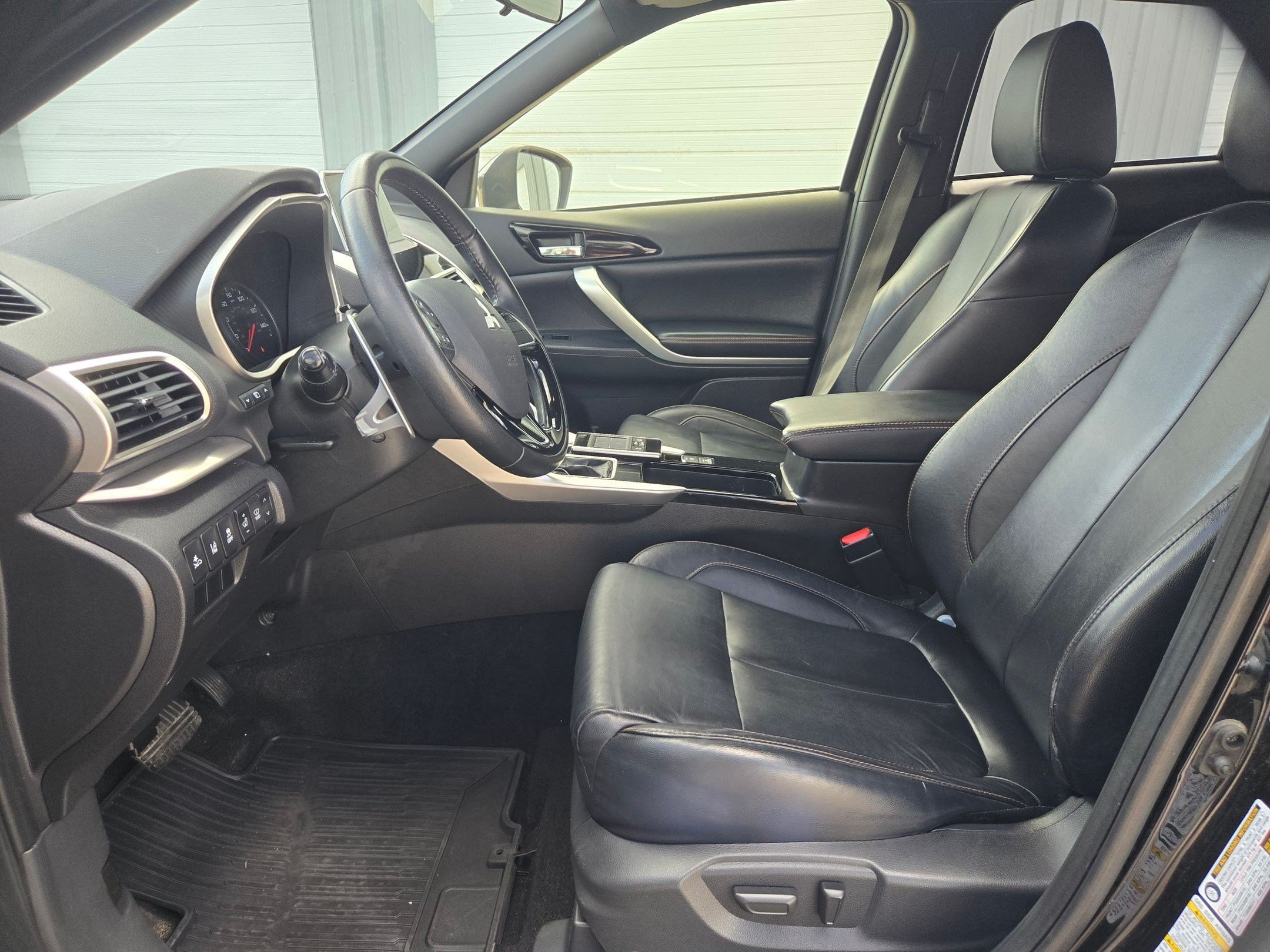 Used 2020 Mitsubishi Eclipse Cross FWD image 9