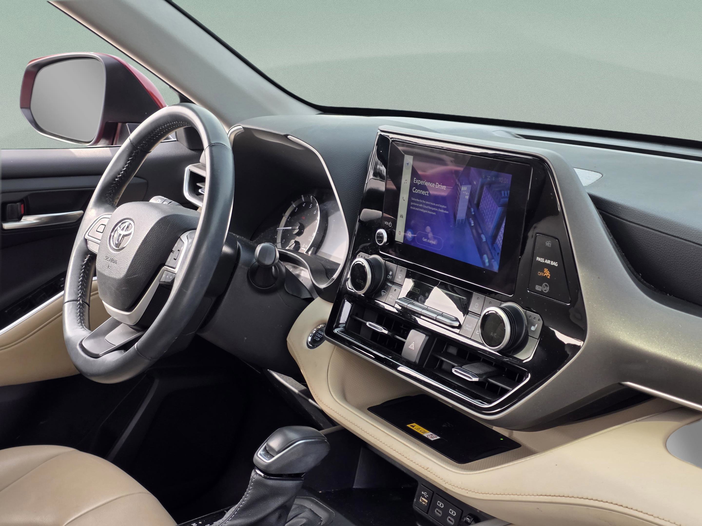 Used 2023 Toyota Highlander XLE image 16