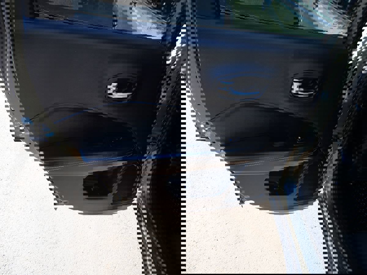 Used 2018 Jeep Compass Latitude w/ Cold Weather Group image 18