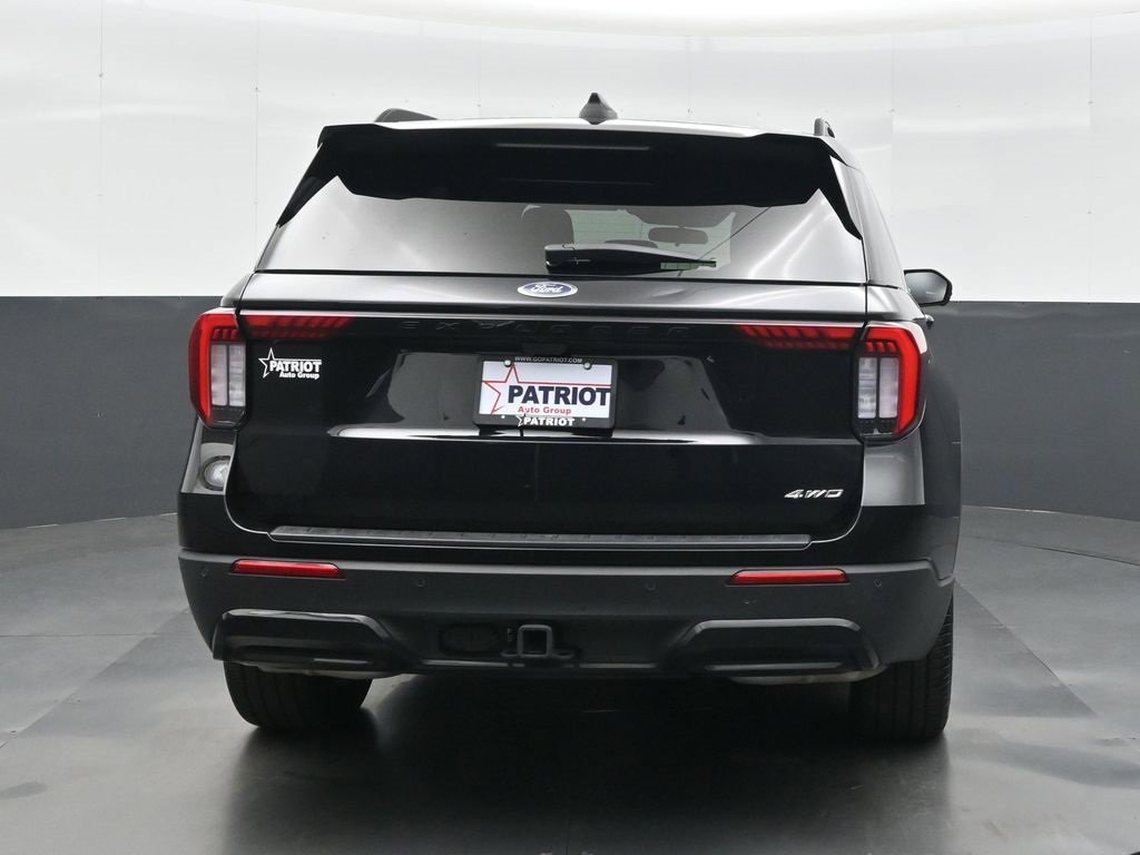 Used 2025 Ford Explorer ST-Line w/ ST-Line Street Pack image 7