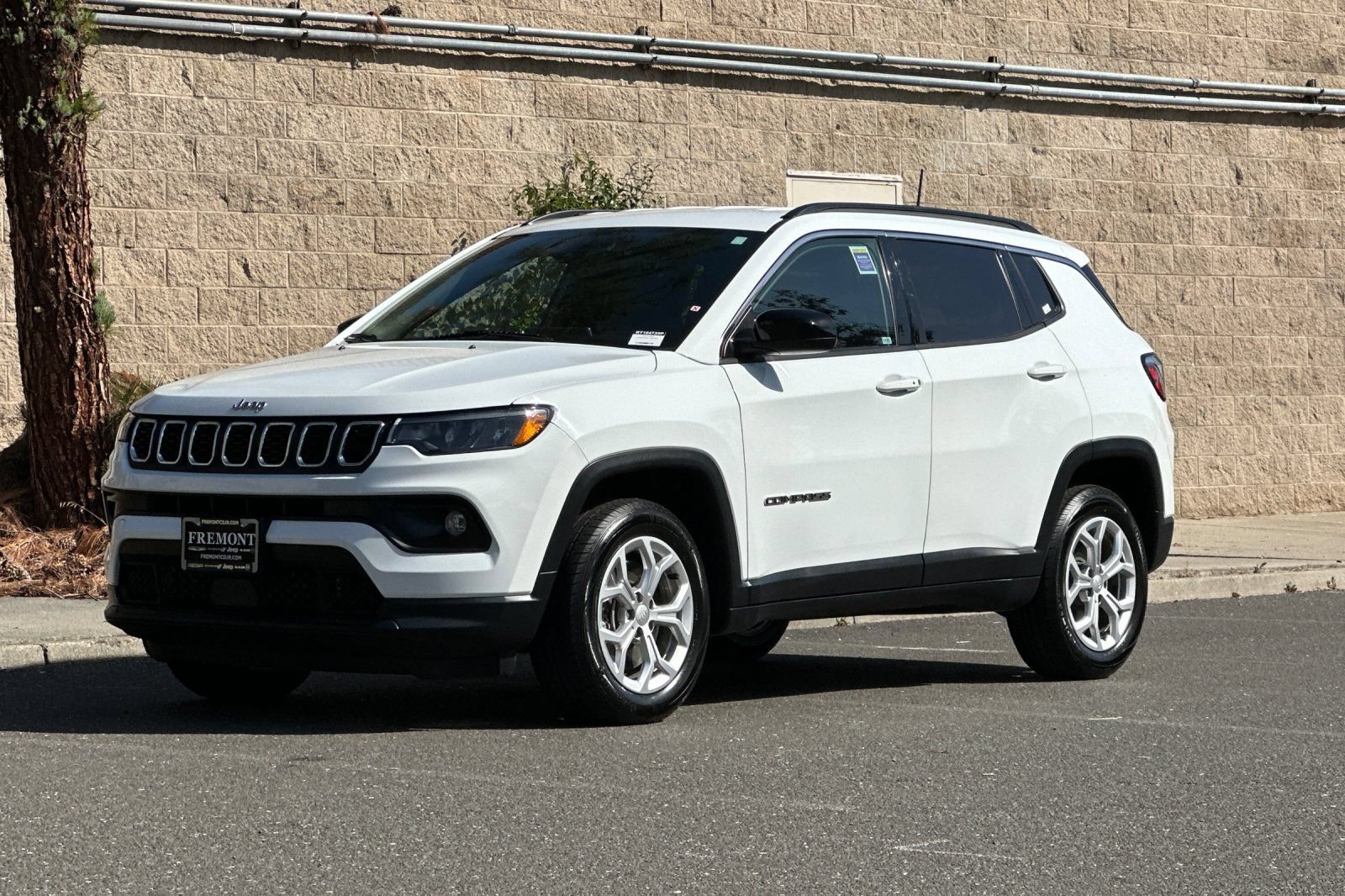 Used 2024 Jeep Compass Latitude AWD/4WD image 7