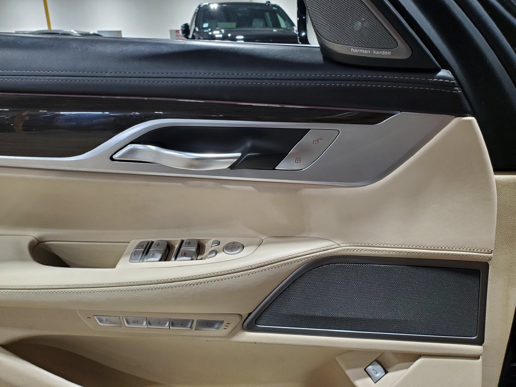 Used 2016 BMW 750i xDrive AWD/4WD image 38