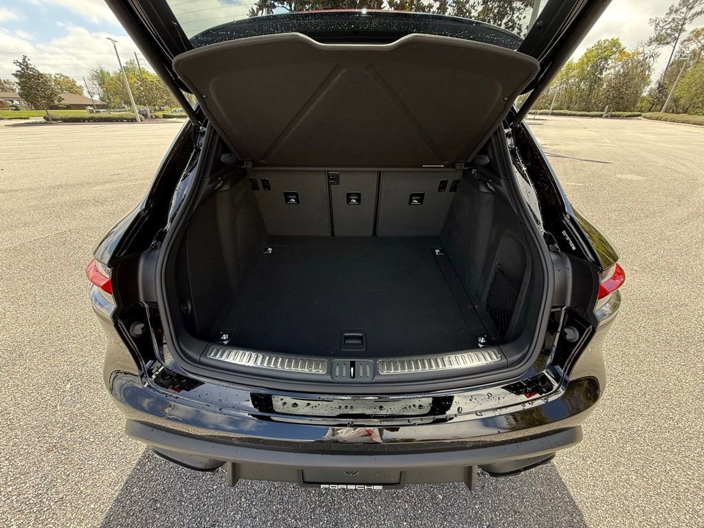 Certified 2026 Porsche Macan image 20