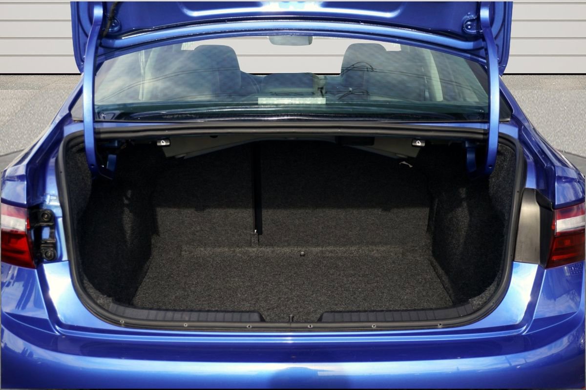 Used 2024 Volkswagen Jetta SE image 10