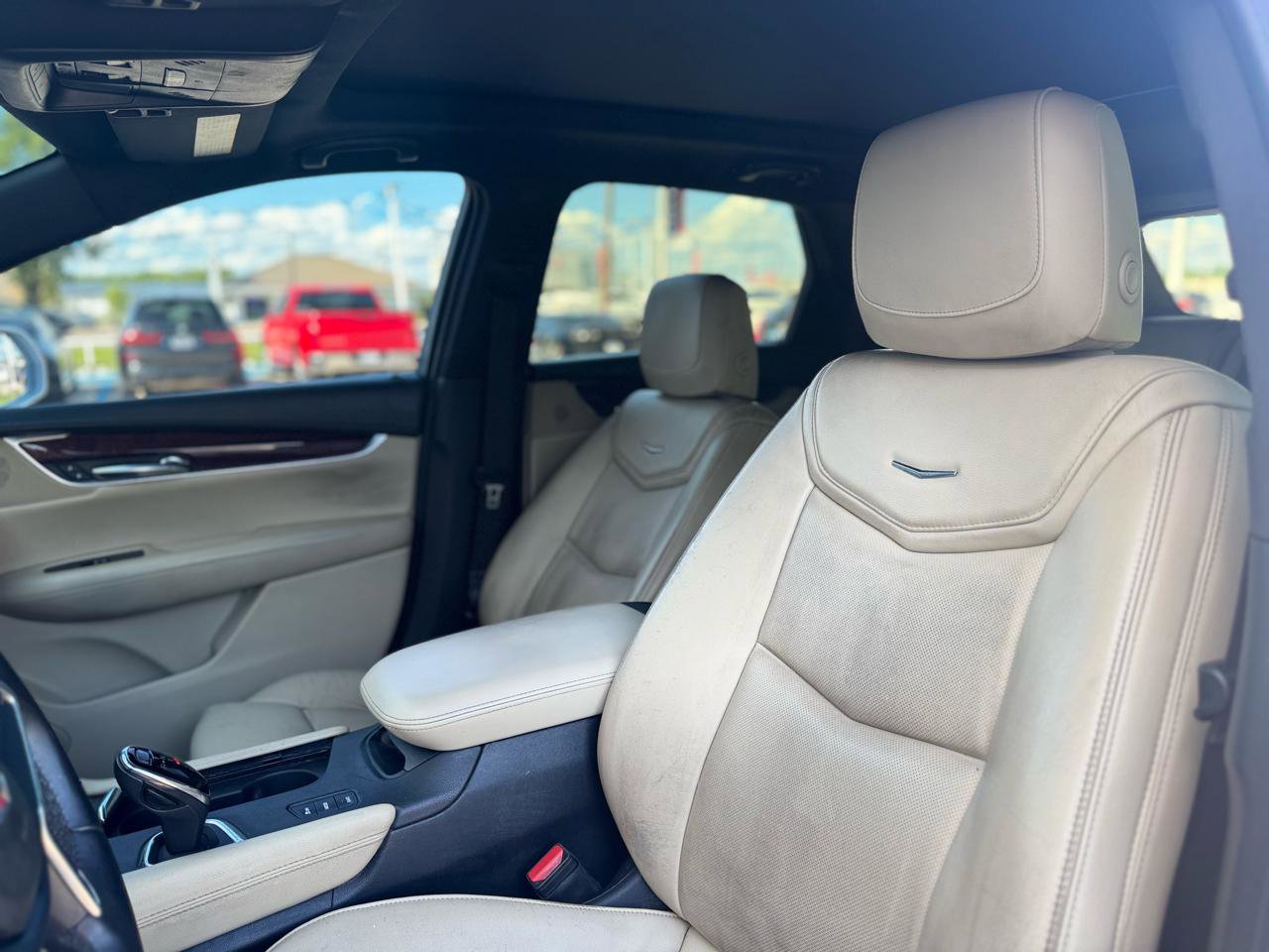 Used 2018 Cadillac XT5 Luxury w/ Driver Awareness Package image 36