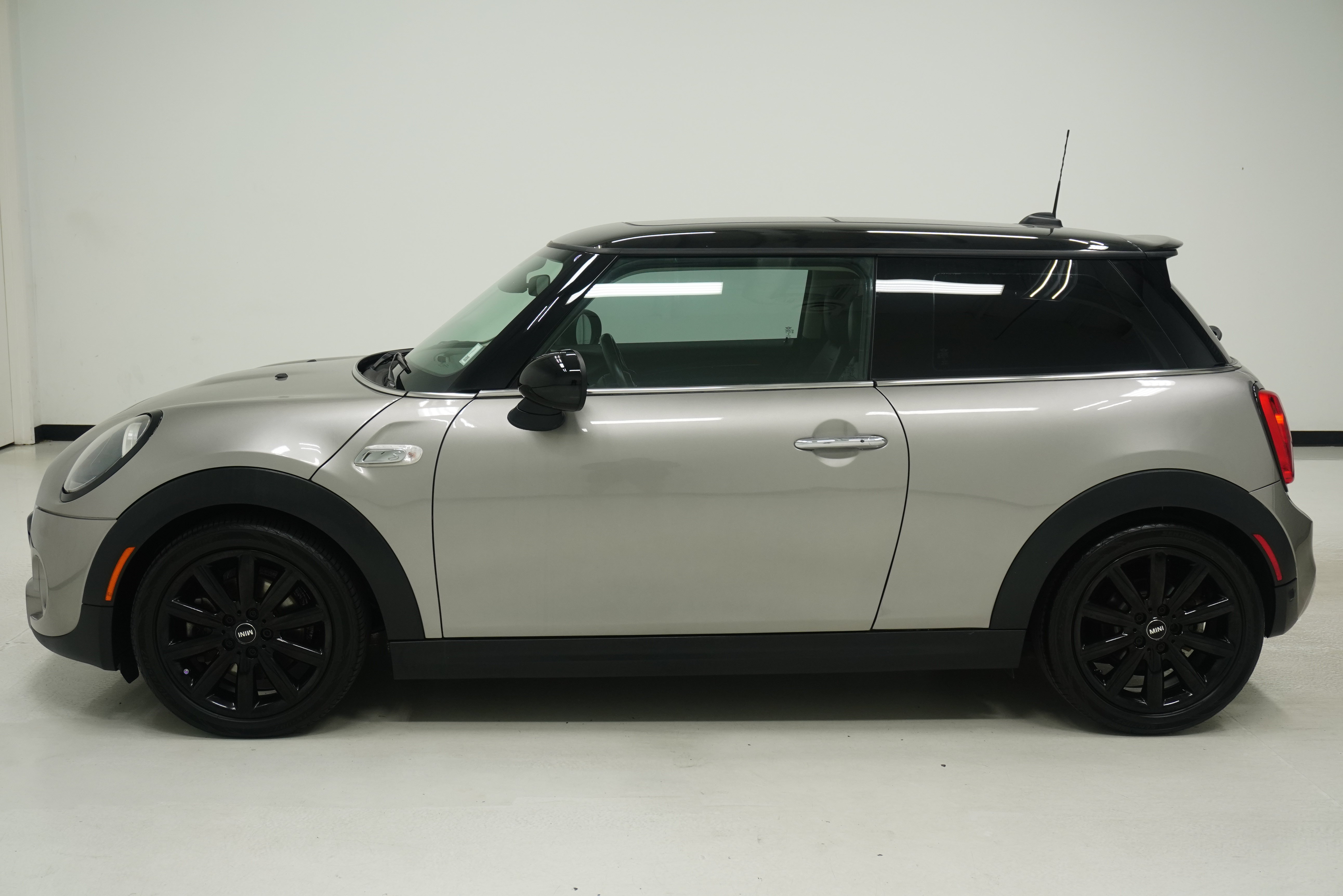 Used 2019 MINI Cooper S FWD image 6