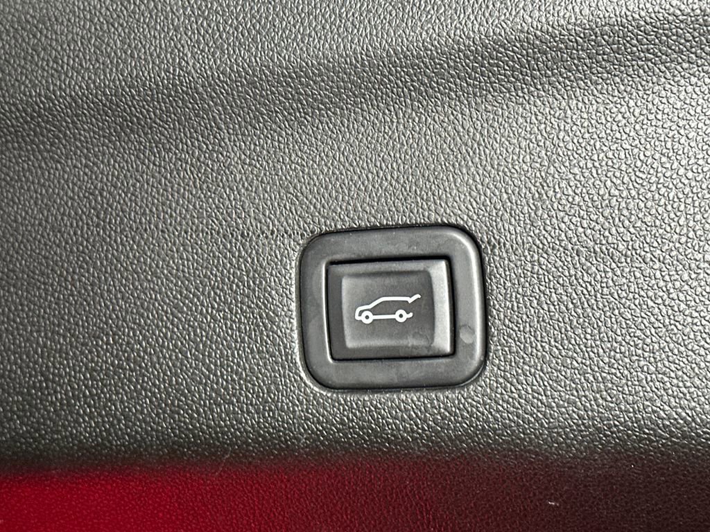 Used 2023 Cadillac Escalade ESV V image 7