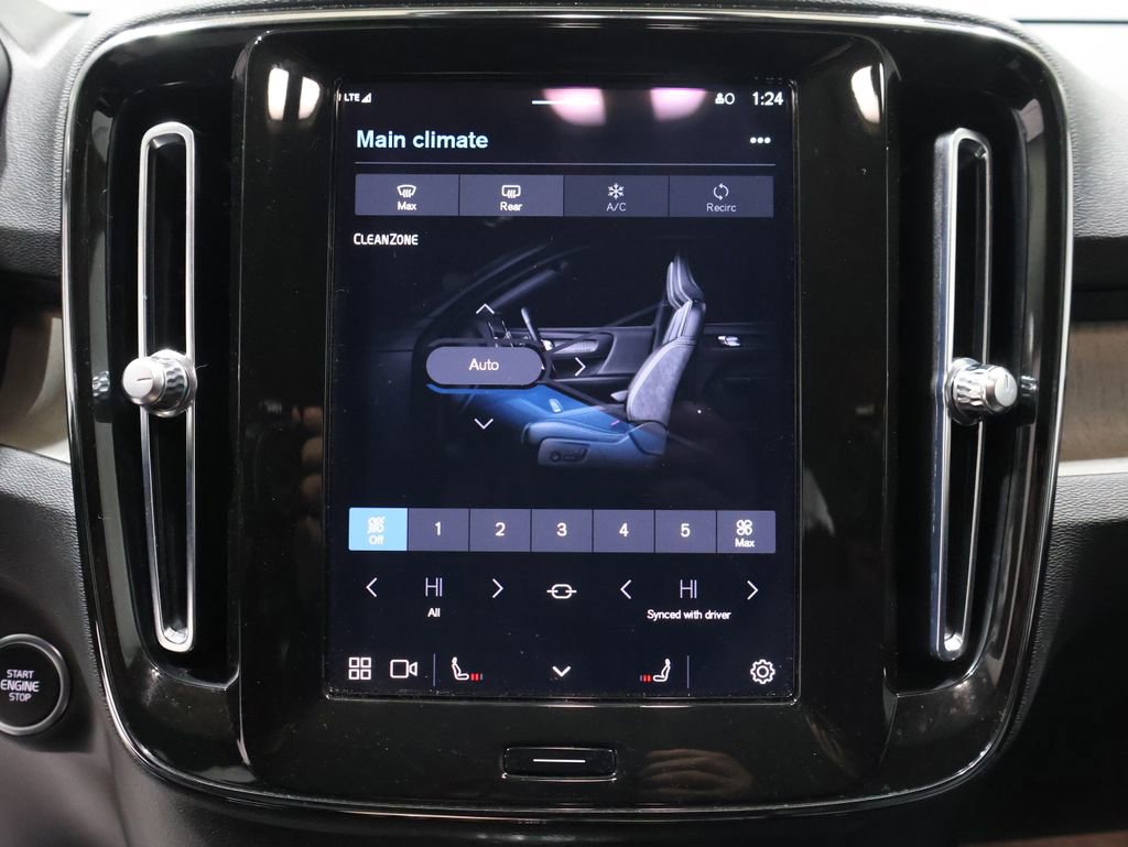 Used 2023 Volvo XC40 B5 Core image 30
