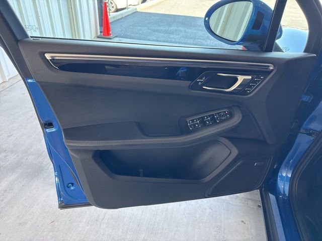 Used 2020 Porsche Macan AWD/4WD image 5