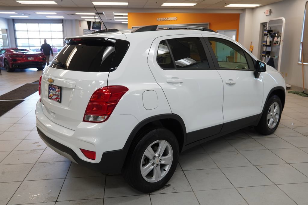 Used 2022 Chevrolet Trax LT w/ LT Convenience Package image 13