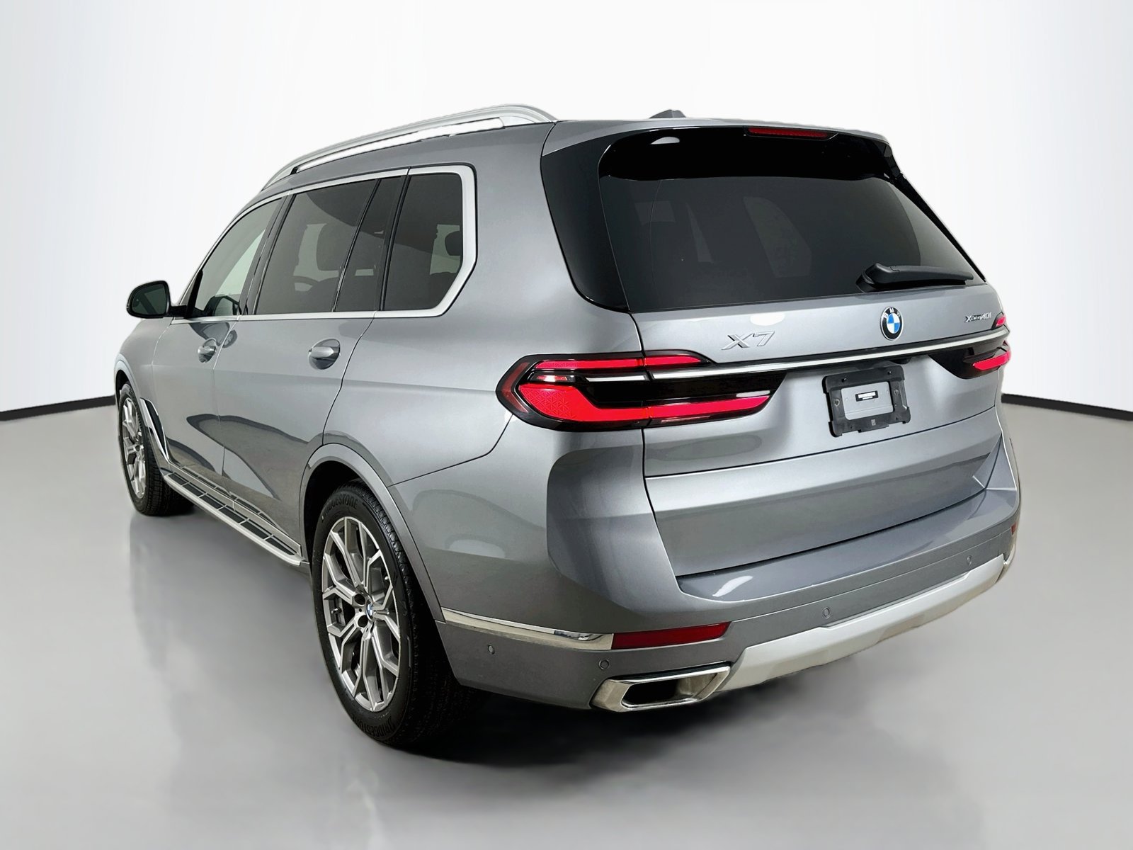 Used 2024 BMW X7 xDrive40i w/ Premium Package AWD/4WD image 7