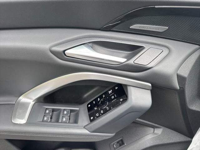 Certified 2025 Audi Q5 Prestige AWD/4WD image 12