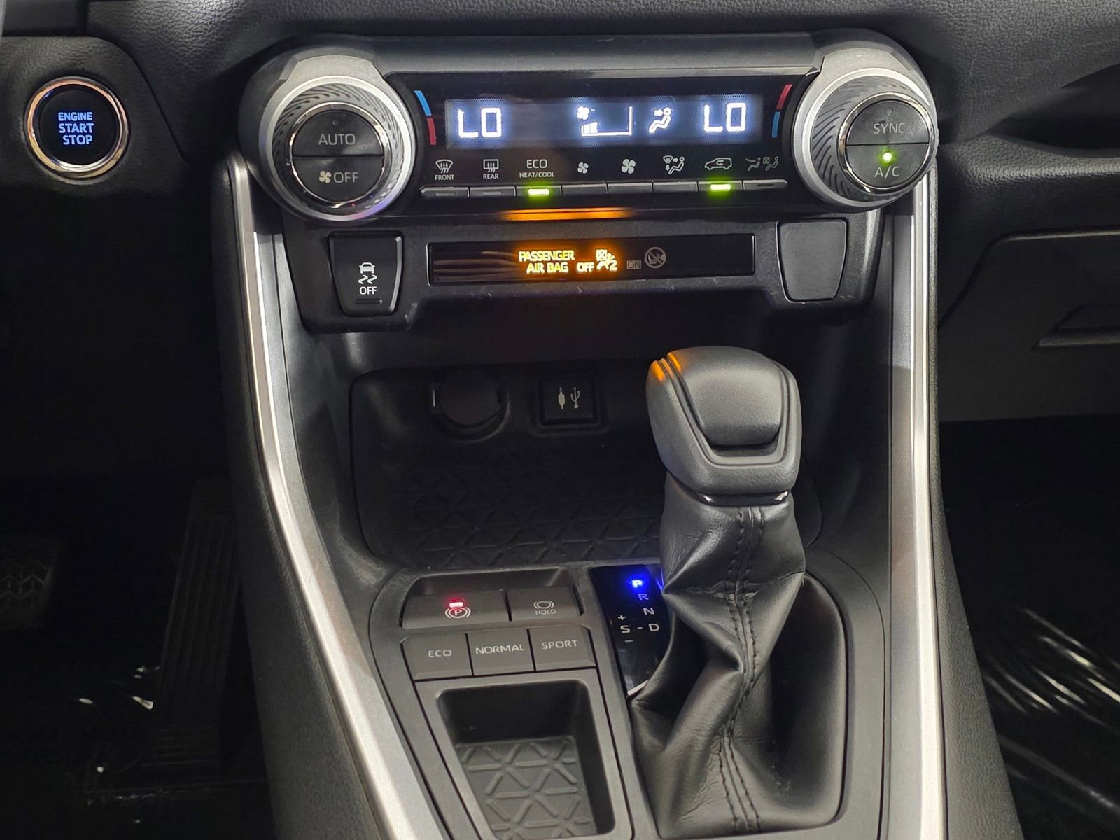 Used 2019 Toyota RAV4 XLE FWD image 27