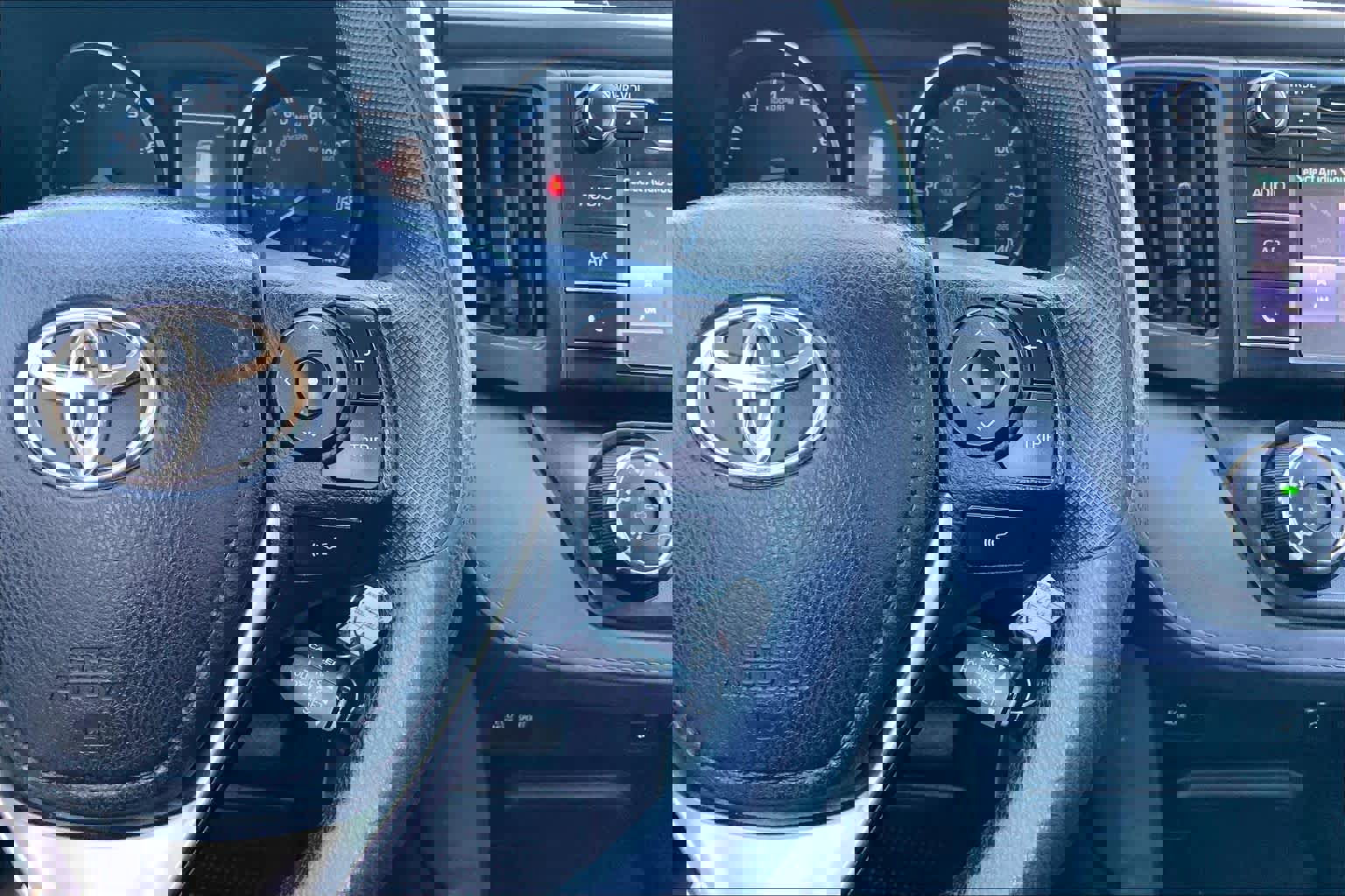 Used 2017 Toyota RAV4 LE image 23