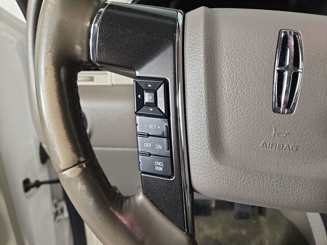 Used 2017 Lincoln Navigator Select AWD/4WD image 23