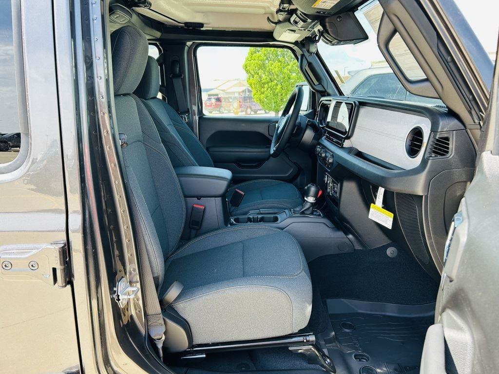 New 2025 Jeep Gladiator Sport image 30