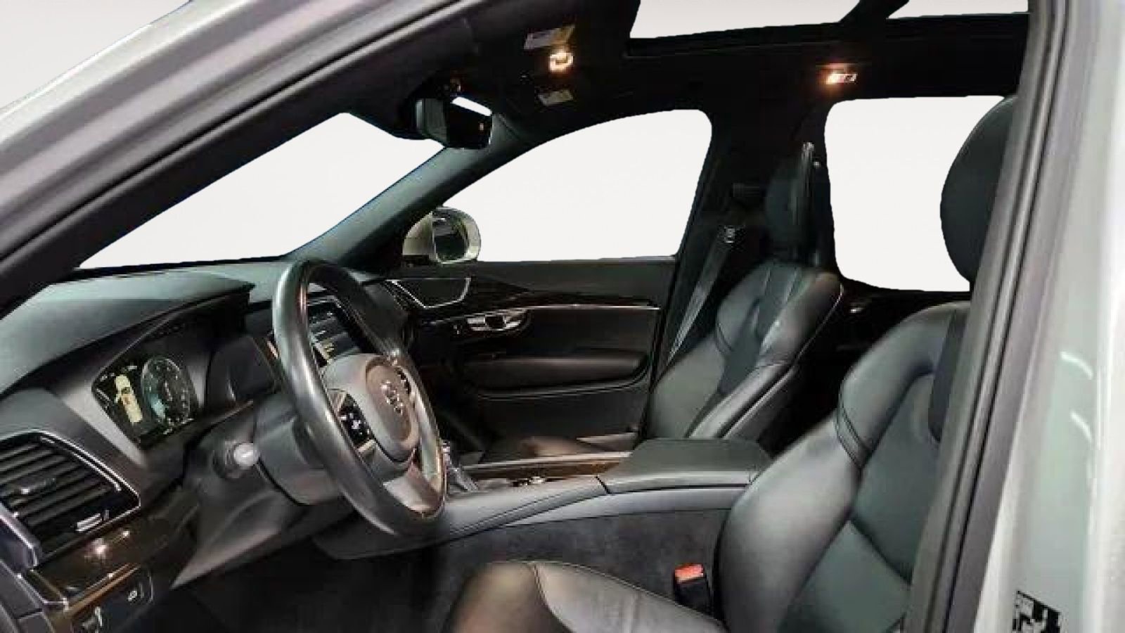 Used 2018 Volvo XC90 T5 Momentum w/ Convenience Package AWD/4WD image 6