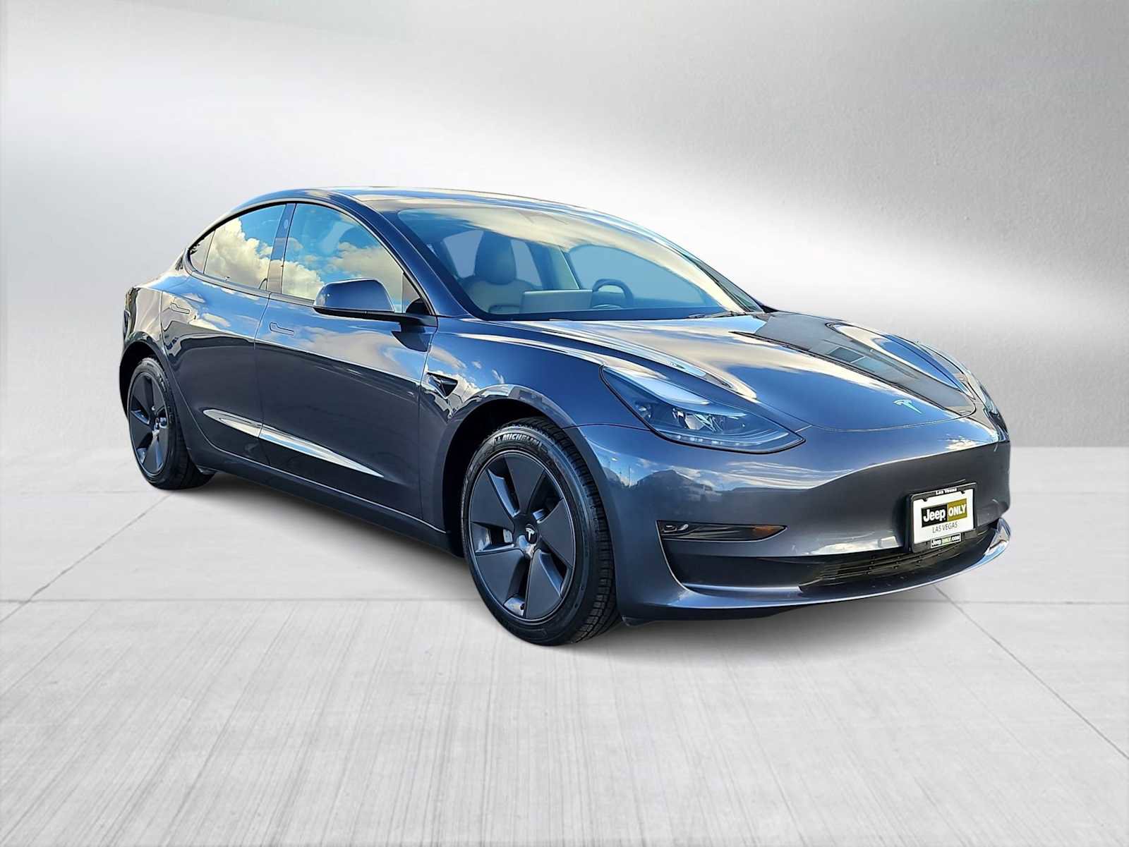 Used 2023 Tesla Model 3 Standard Range image 2
