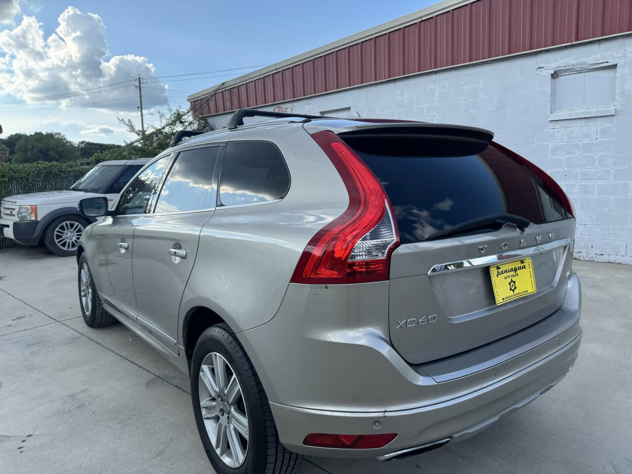 Used 2016 Volvo XC60 T6 w/ Proximity Package image 8