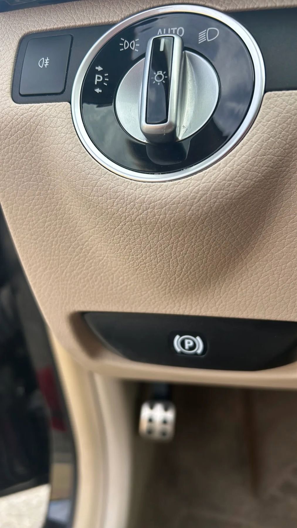 Used 2016 Mercedes-Benz E 350 4MATIC Sedan w/ Premium Package image 21