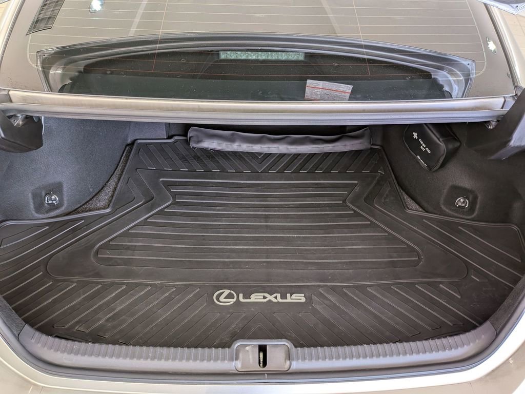 Used 2020 Lexus ES 300h w/ Accessory Package 2 FWD image 30