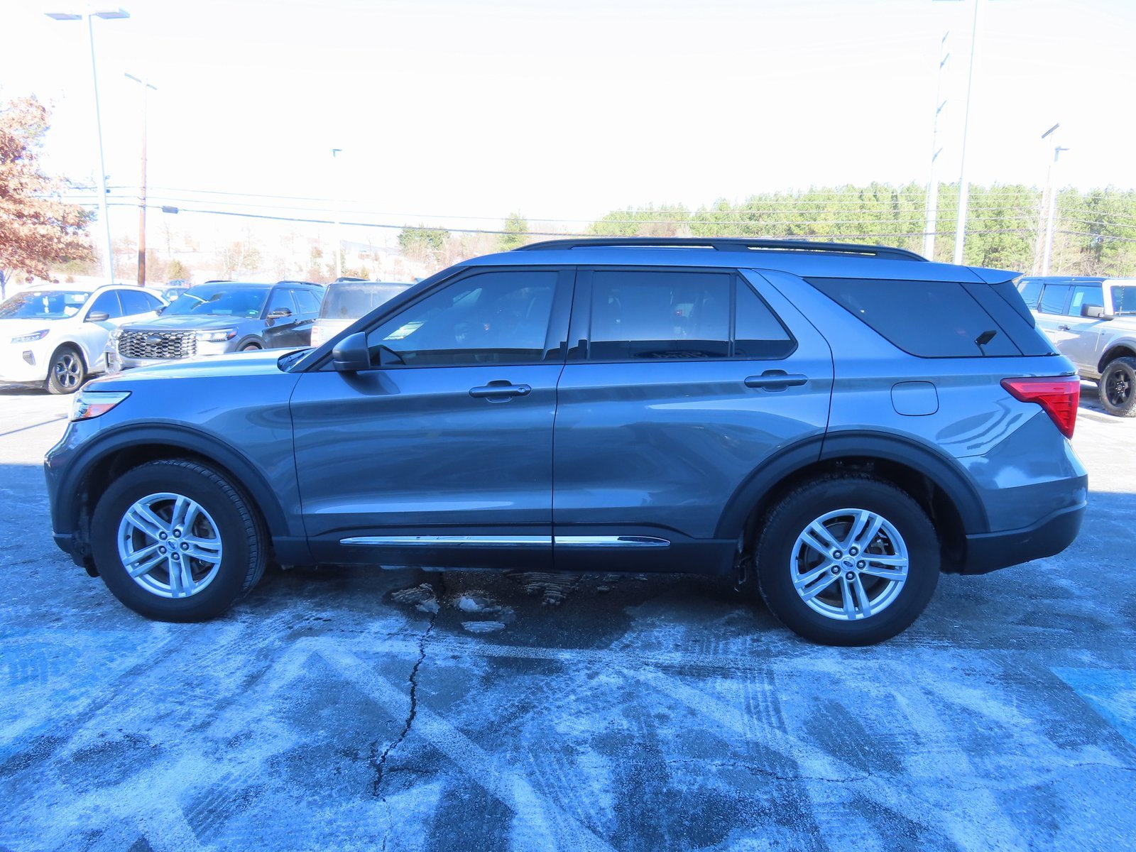 Used 2024 Ford Explorer XLT image 7