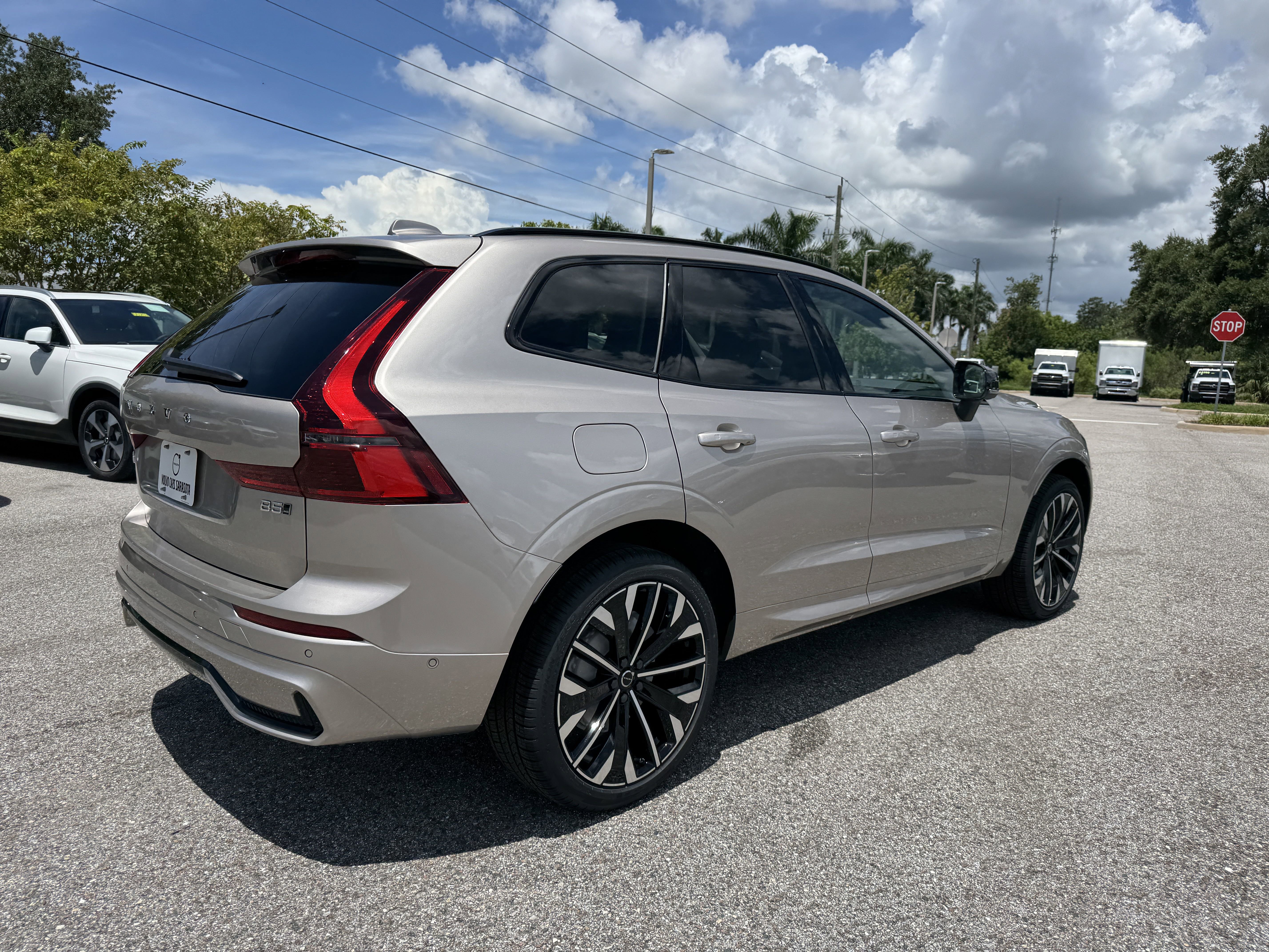 New 2026 Volvo XC60 B5 Ultra w/ Protection Package image 3