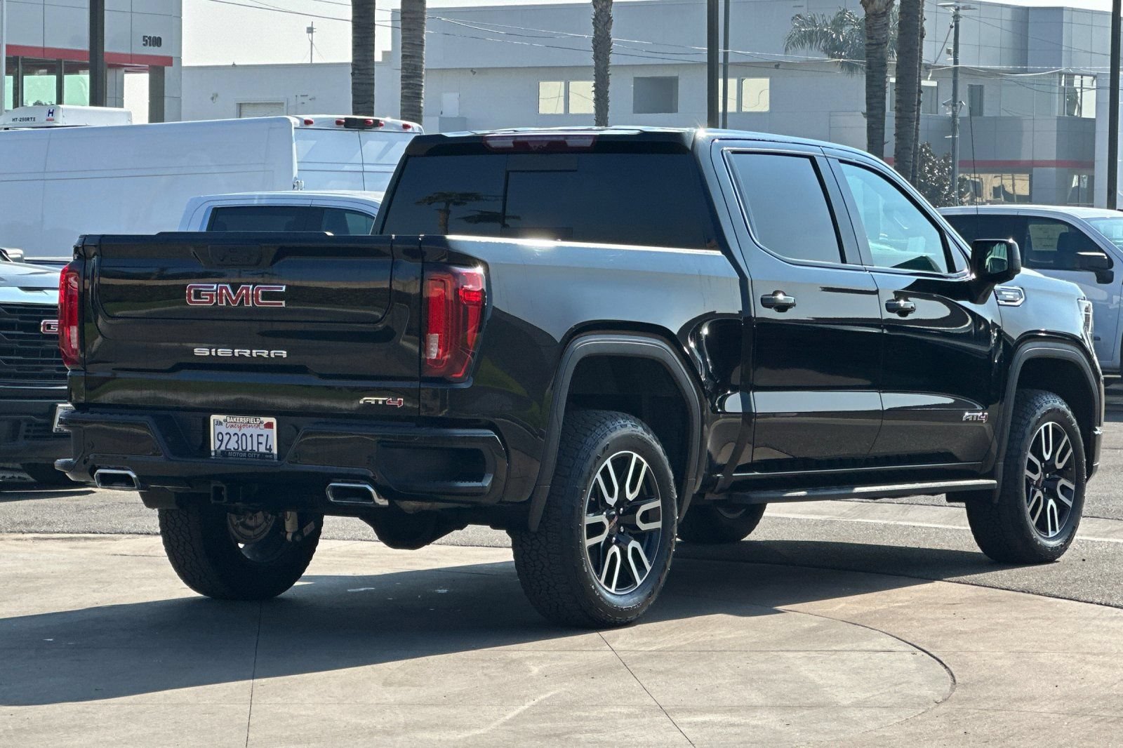 Certified 2025 GMC Sierra 1500 AT4 w/ AT4 Premium Package AWD/4WD image 4