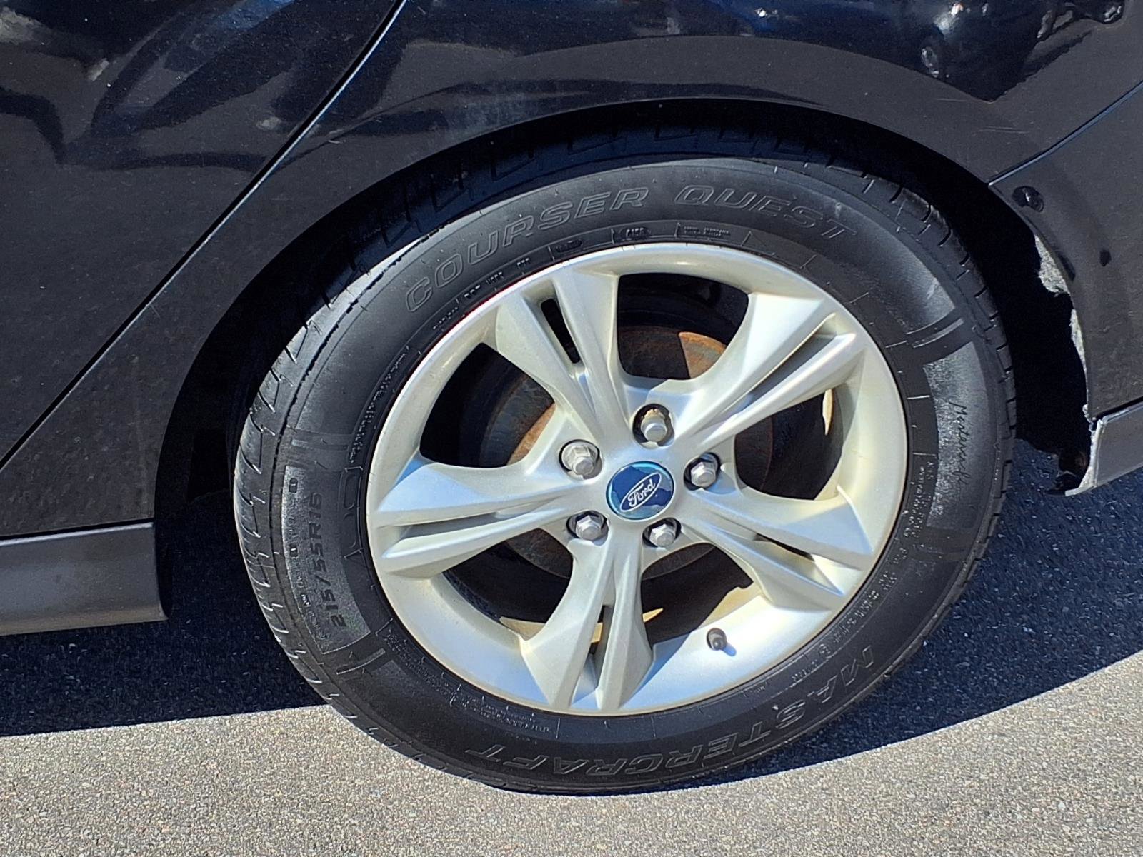 Used 2014 Ford Focus SE w/ SE Winter Package image 25