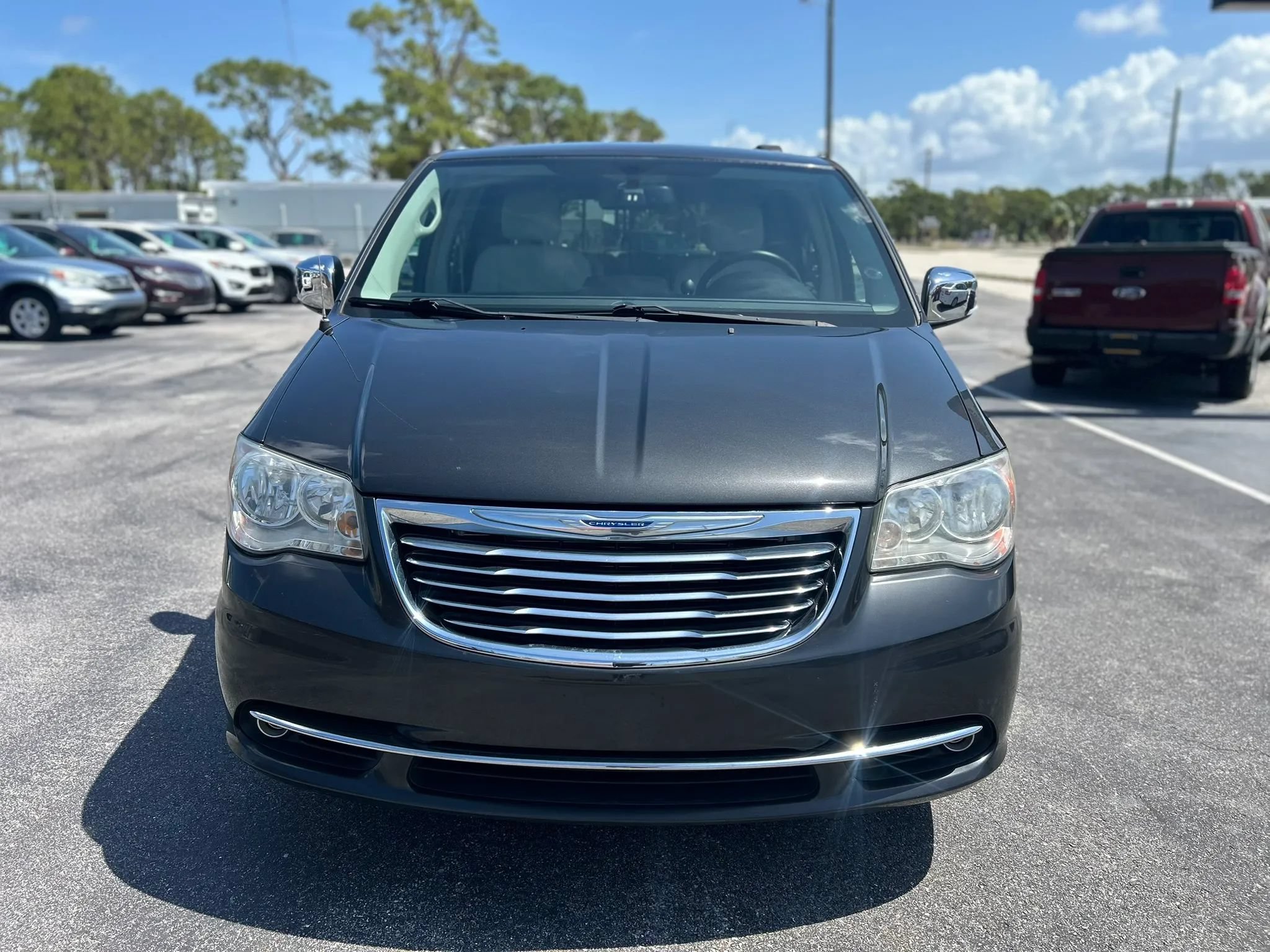 Used 2011 Chrysler Town & Country Touring-L FWD image 12