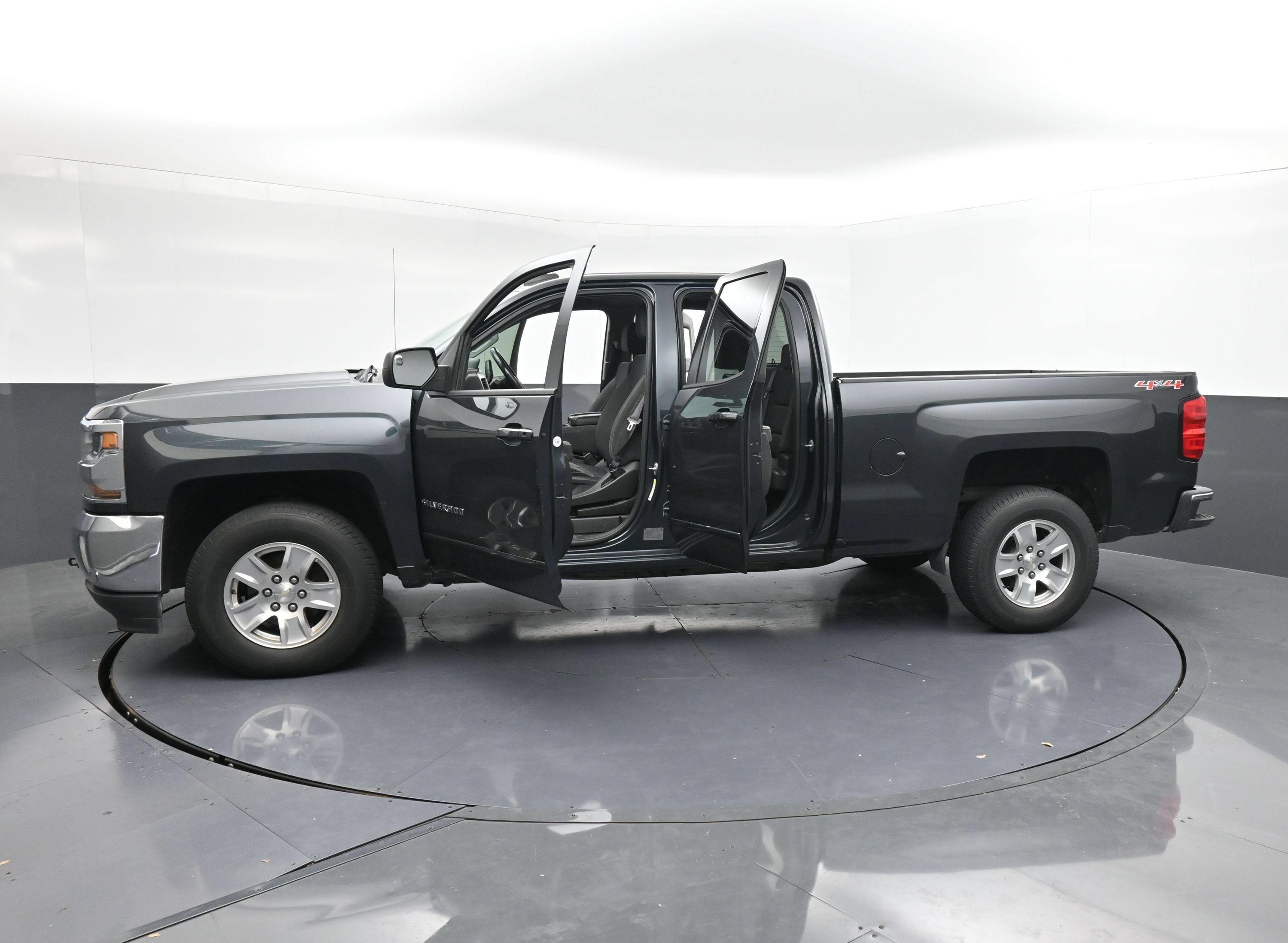Used 2017 Chevrolet Silverado 1500 LT w/ All Star Edition AWD/4WD image 41