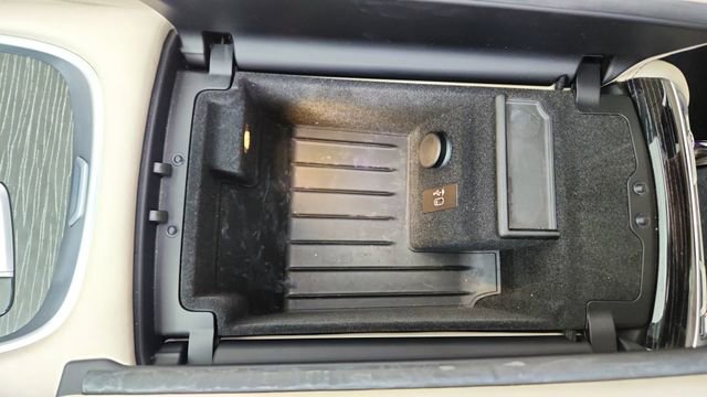 Used 2022 BMW 740i w/ M Sport Package image 54