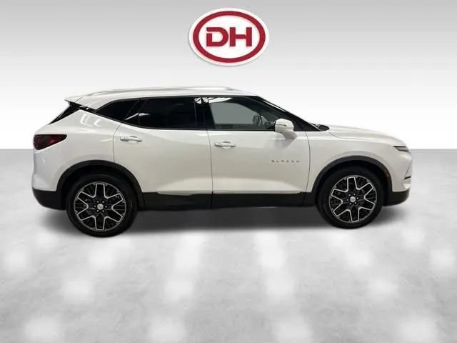 Used 2023 Chevrolet Blazer Premier w/ Driver Confidence II Package AWD/4WD image 2