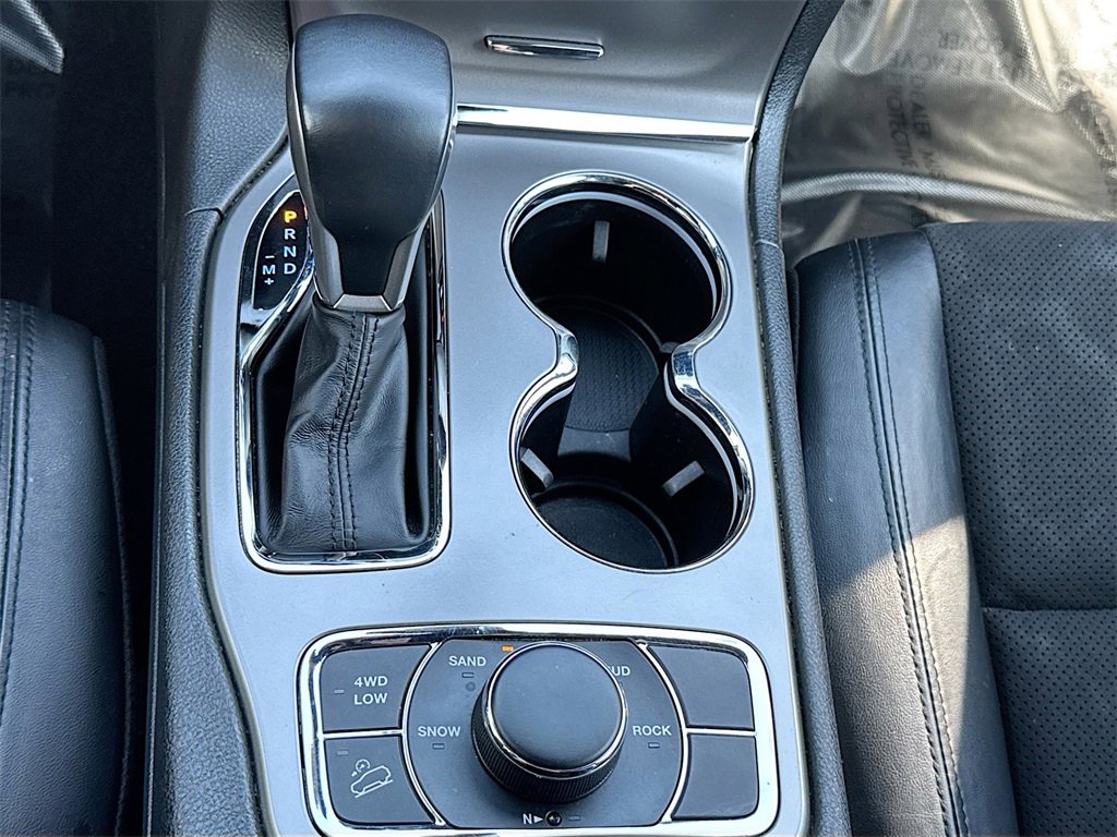 Used 2022 Jeep Grand Cherokee Laredo X image 17