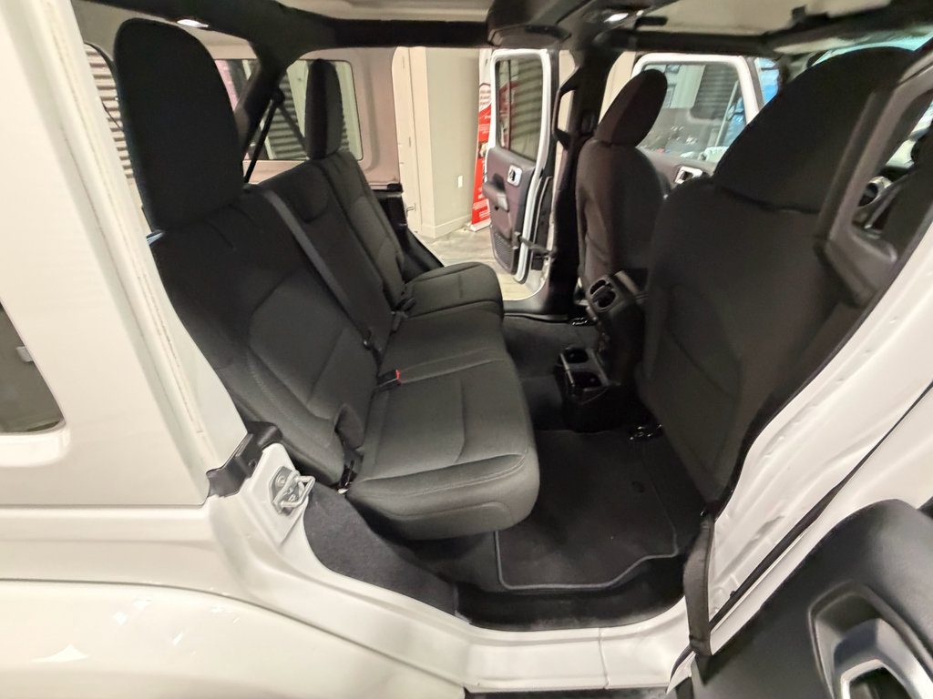 Used 2018 Jeep Wrangler Unlimited Sahara w/ Uconnect 4C Nav & Sound Group image 43