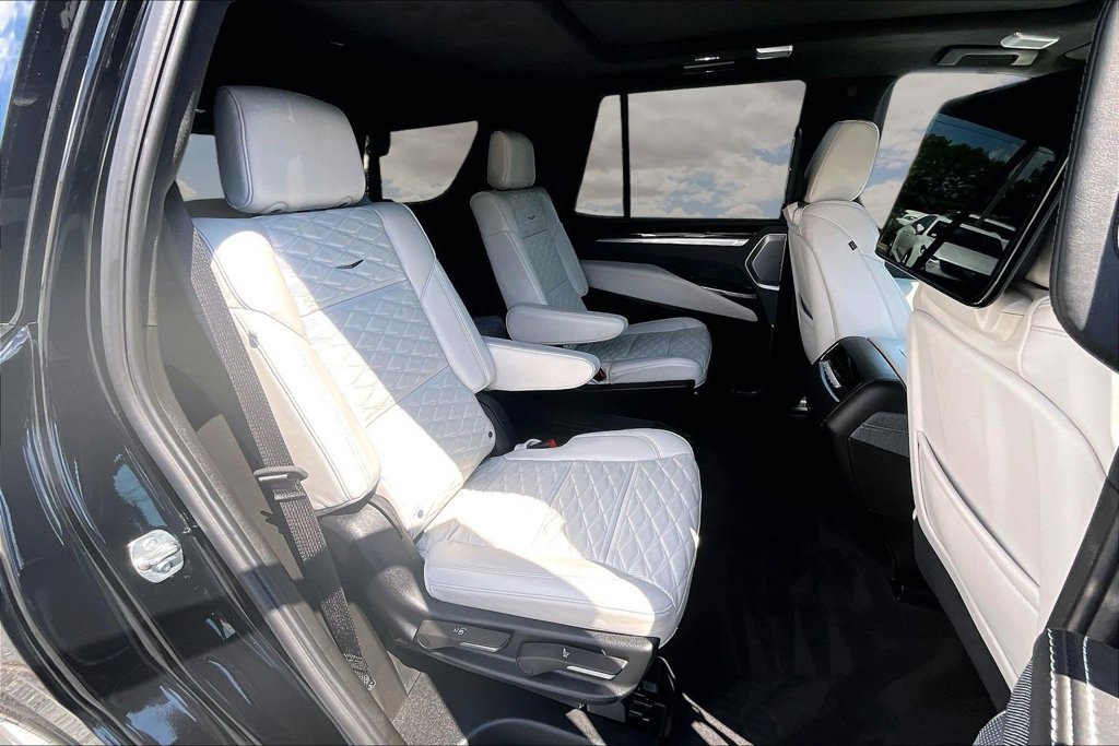 Certified 2026 Cadillac Escalade Platinum Sport w/ LPO, Floor Liner Package AWD/4WD image 25